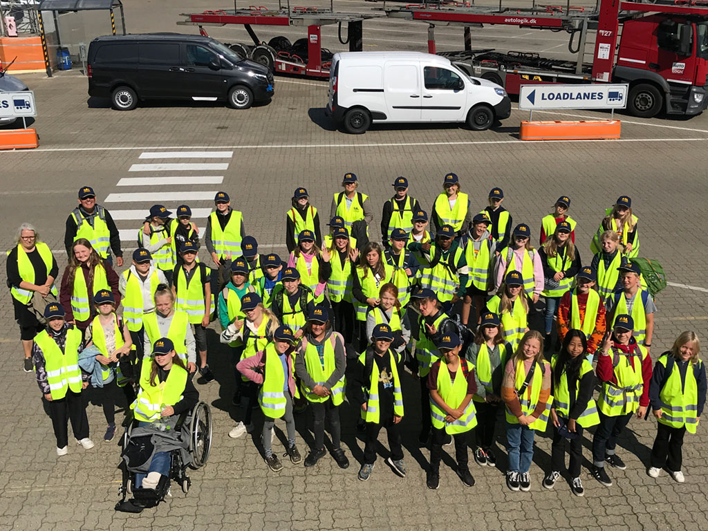 Image of the school class on the quay with their instructors. All the students had a great day learning about the work at SAL.